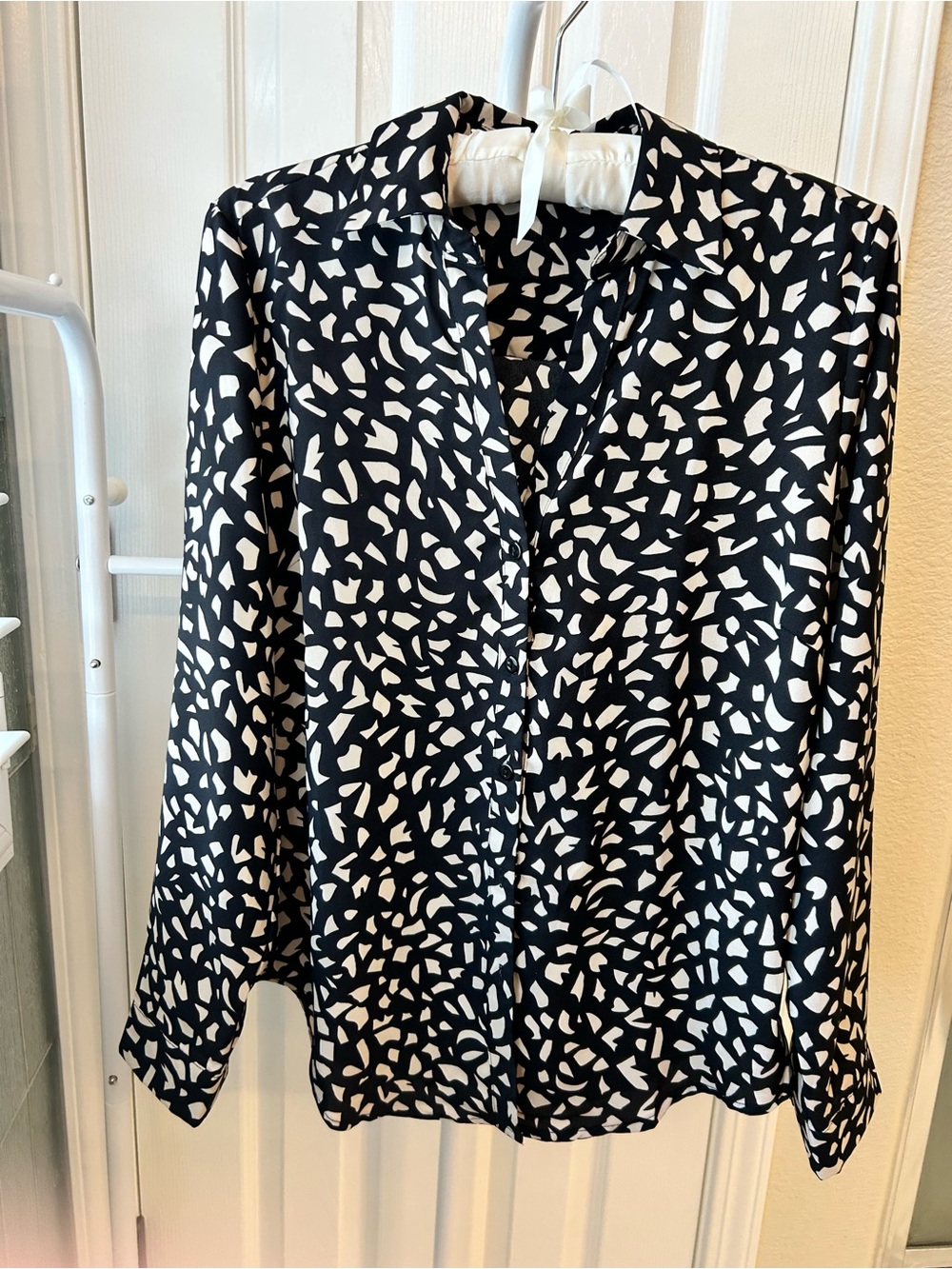 Tahari Black and Tan Abstract Print Button-Down Blouse